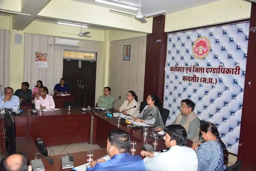 एचपीवी वैक्सीन सुरक्षित एवं प्रभावी, सर्वाइकल कैंसर से बचाव का सशक्त माध्यम : कलेक्टर