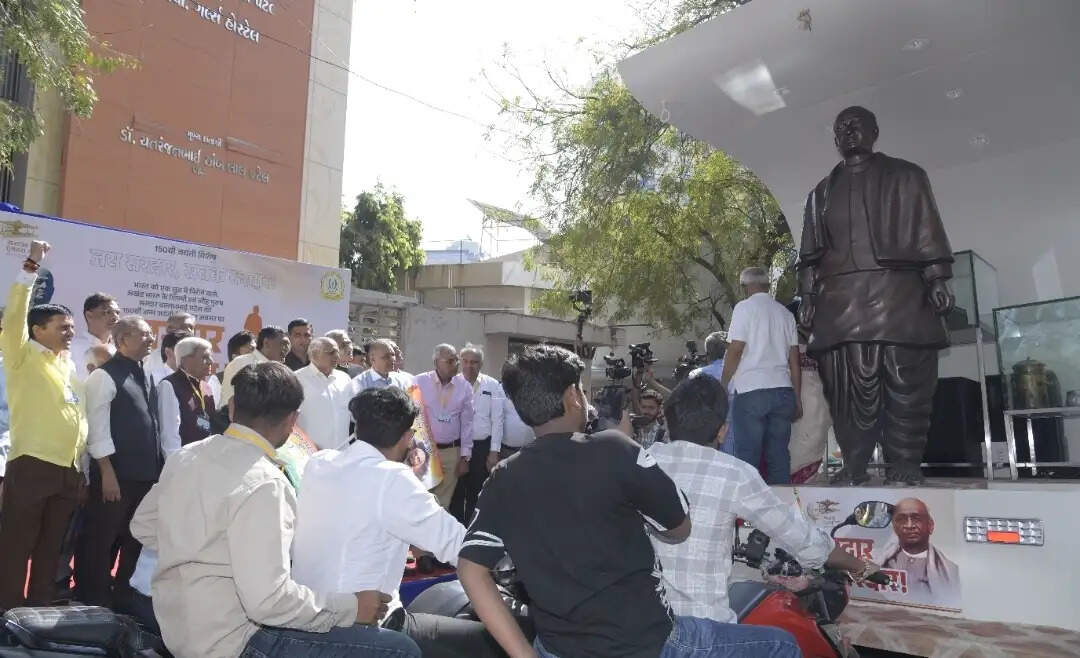 मुख्यमंत्री भूपेंद्र पटेल ने सरदार एकता यात्रा को हरी झंडी दिखाकर किया रवाना