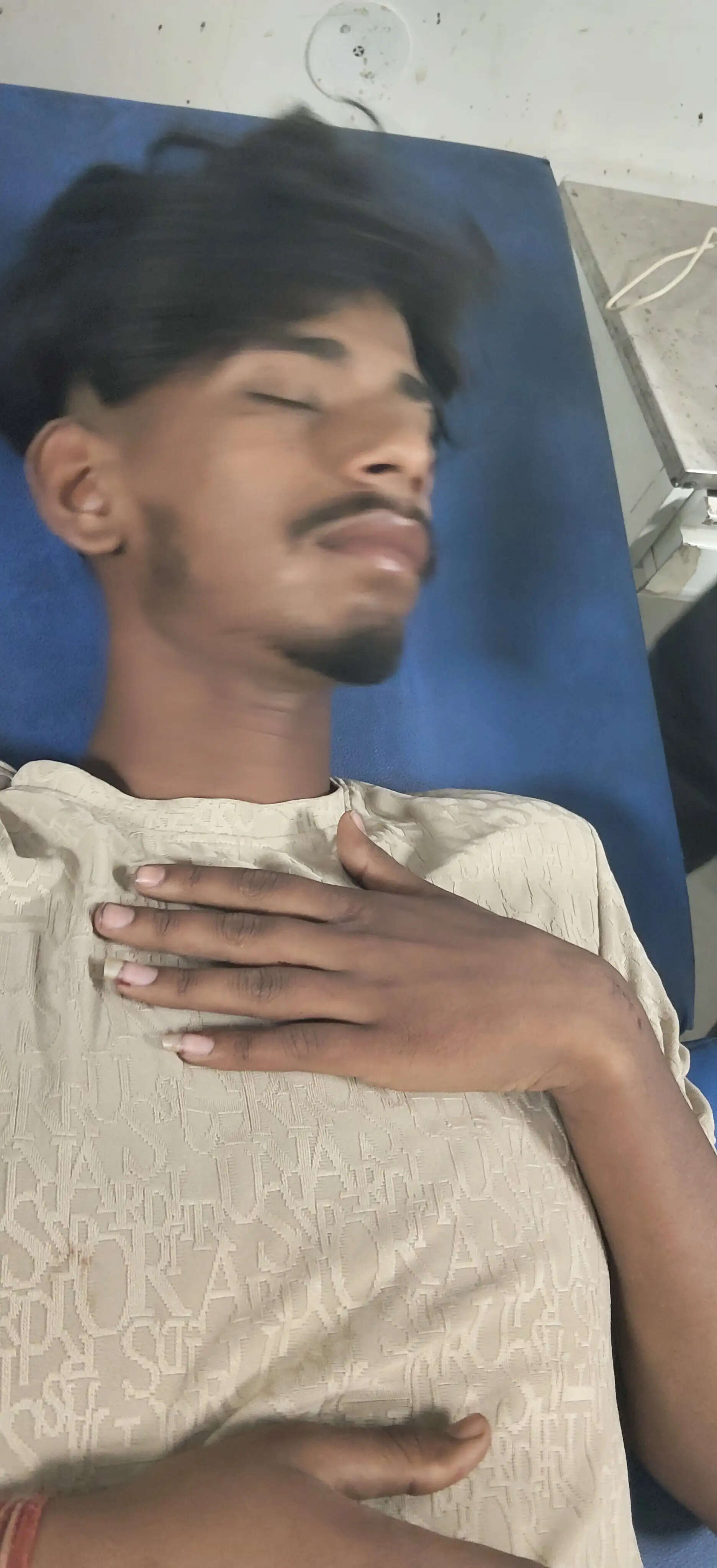 सीवान में सनसनी: चाउमीन खाकर लौट रहे युवकों पर फायरिंग और चाकूबाजी