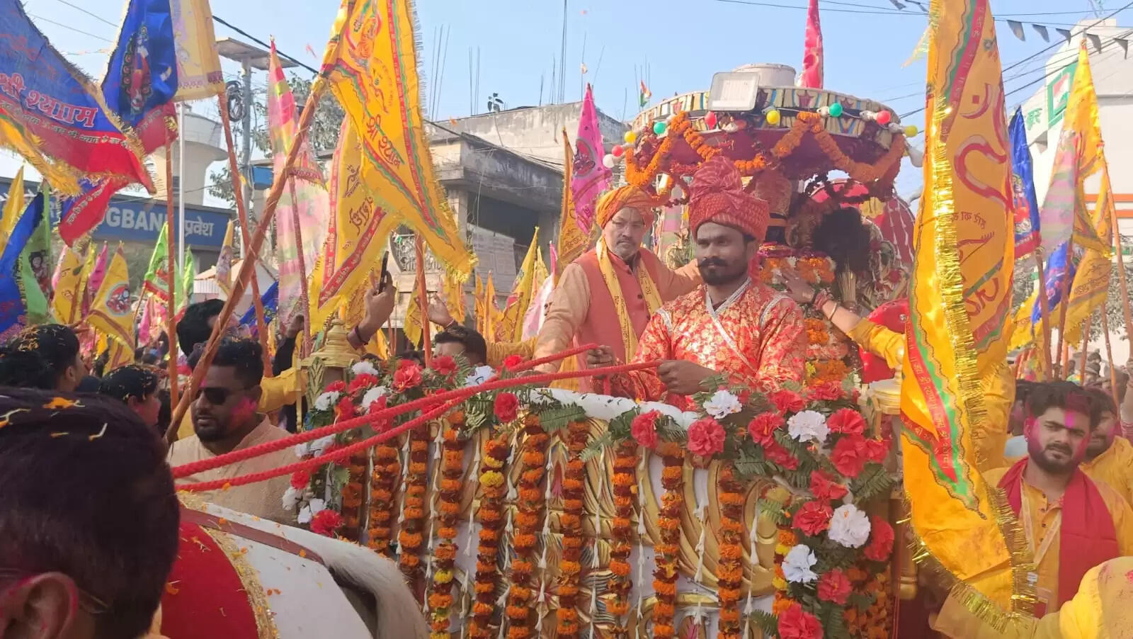 खाटू श्याम की निशान शोभायात्रा में हजारों भक्त हुए शामिल, श्याम बाबा की होगी प्राण प्रतिष्ठा