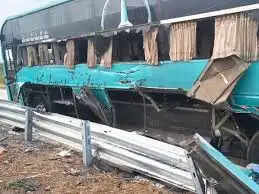 नरसिंहपुर में नीलगाय बचाने के प्रयास में पलटी यात्री बस, बड़ा हादसा टला, सभी 36 यात्री सुरक्षित
