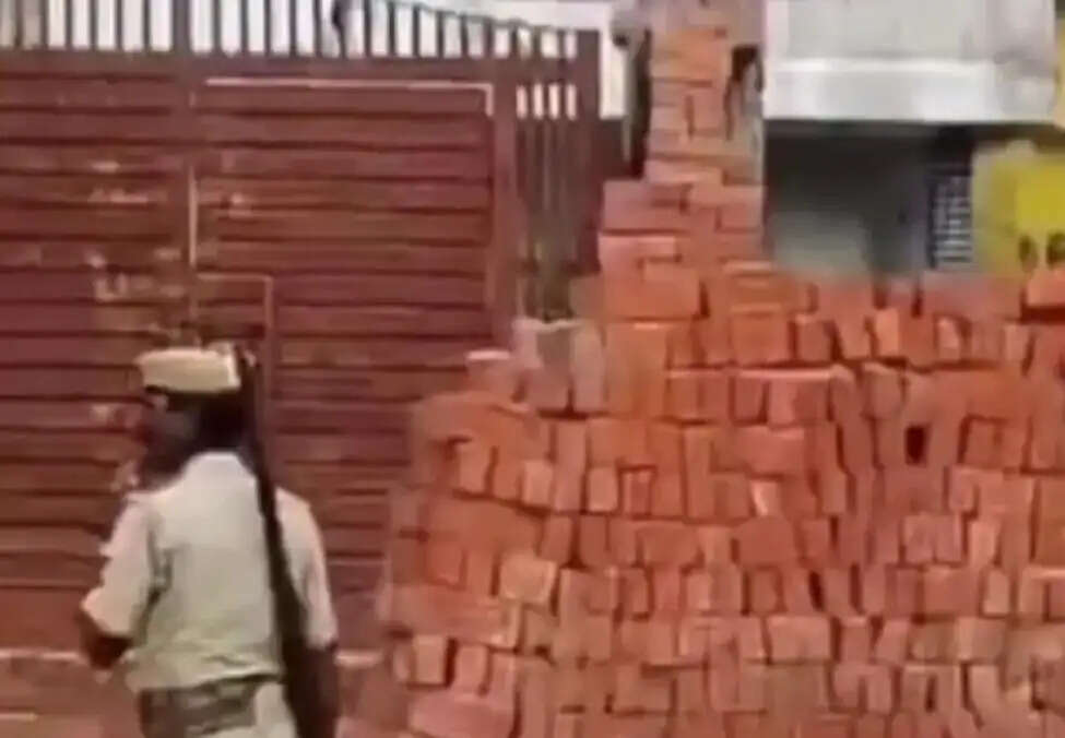 विवादित निर्माण ध्वस्त करने संबंधी न्यायालय आदेश के खिलाफ राज्यमंत्री ने दाखिल की अपील