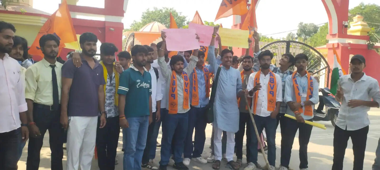संवैधानिक संस्थाओं की स्वायत्तता के समर्थन में अभाविप का प्रदर्शन