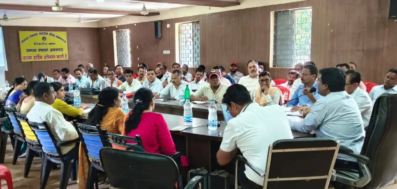 अकलतरा में ठोस एवं तरल अपशिष्ट प्रबंधन पर प्रशिक्षण, प्लास्टिक मुक्त गांवों पर जोर