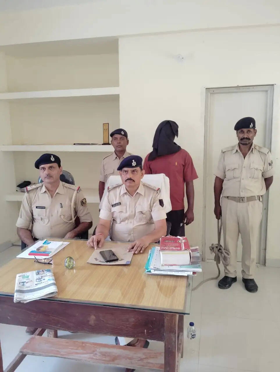 घर में छिपाकर रखा था गांजा, भेजने की फिराक में था तस्कर; एसटीएफ व जी.बी. नगर पुलिस ने दबोचा