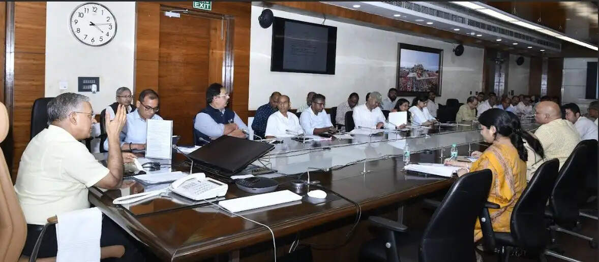 निर्माणाधीन विश्वविद्यालयों के कार्यों में देरी पर मुख्य सचिव ने जताई नाराजगी