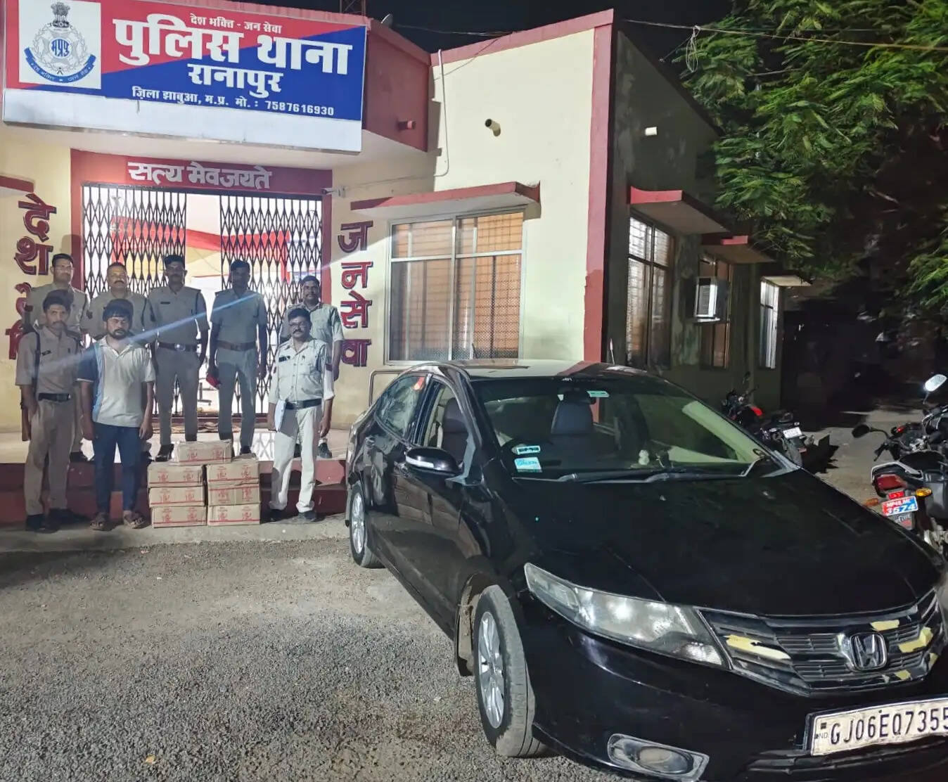 झाबुआ: अवैध शराब परिवहन के विरुद्ध कार्रवाई में कार सहित करीब सात लाख का माल बरामद