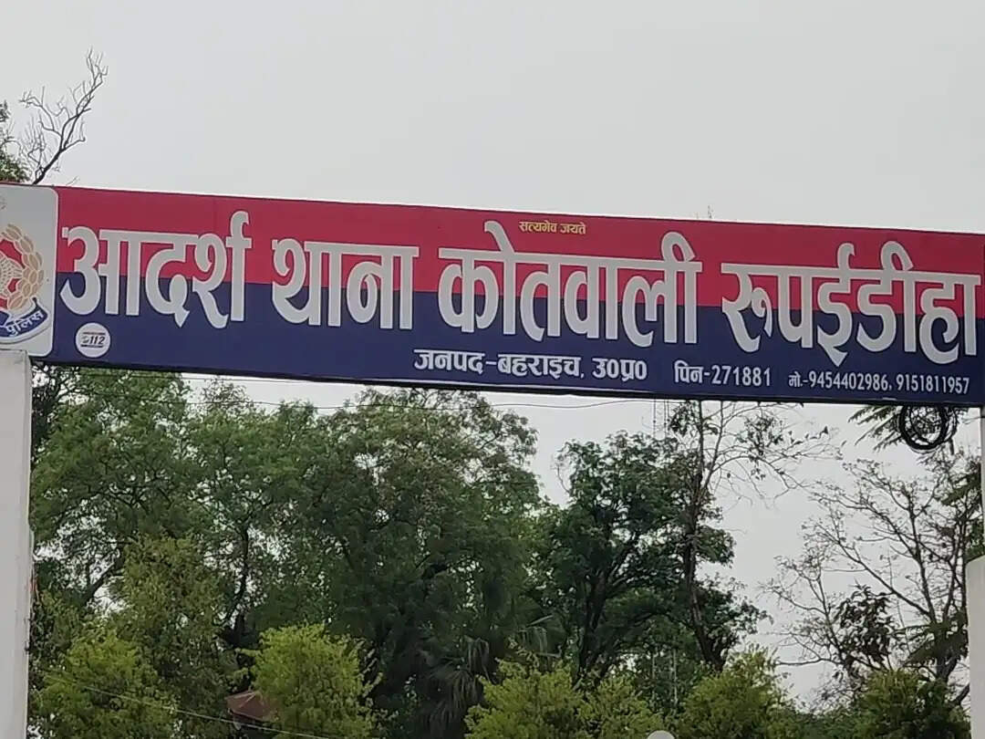 बहराइच : आईसीपी की सुरक्षा में सेंध,बैरियर और स्पीड गेट तोड़कर भाग रहे वाहन के साथ चालक मो. सलाम पकड़ा गया