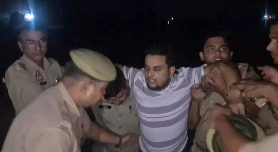 मासूम की जमीन पर पटककर हत्या, हत्यारोपी मुठभेड़ में गिरफ्तार, गोली लगी