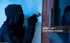 बंद मकान से 60 लाख का सोना और डेढ़ किलो चांदी और 7.50 नकदी