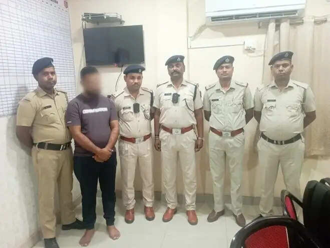 शालीमार स्टेशन पर 23.63 लाख की विदेशी मुद्रा बरामद