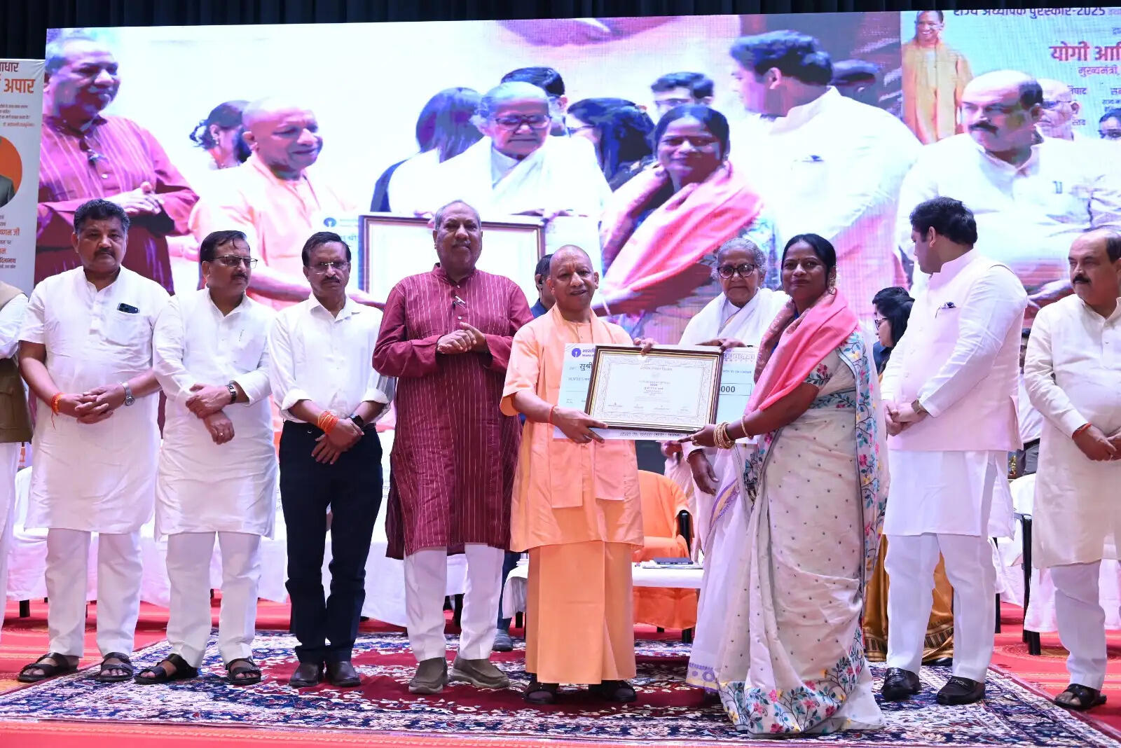 शिक्षा में नहीं होनी चाहिए राजनीति : मुख्यमंत्री योगी