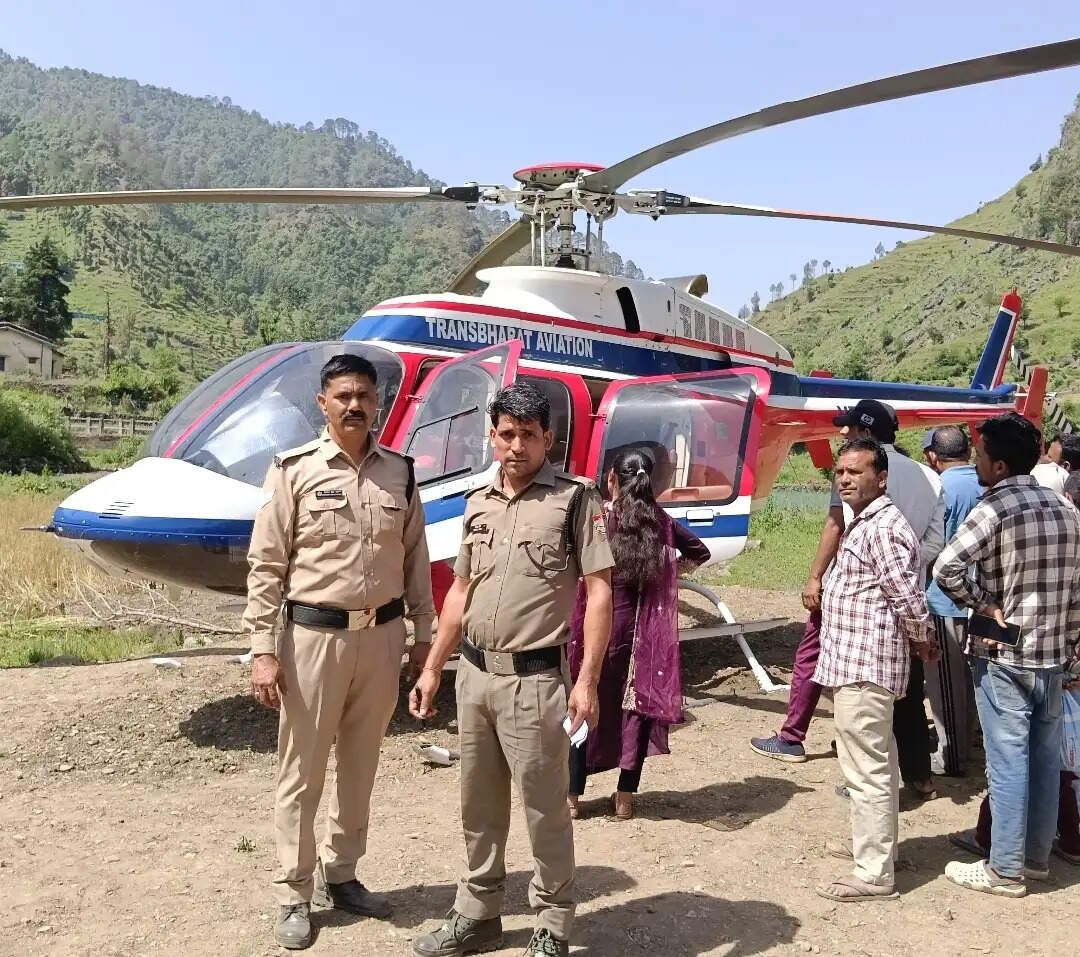 (अपडेट) तकनीकी खराबी के चलते हेलिकाप्टर ने नवागांव में की इमरजेंसी लैंडिंग