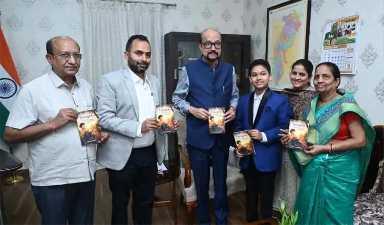 राज्यपाल डेका ने 12 वर्षीय छात्र मास्टर दिव्यांश की पुस्तक ‘थॉट्स अबाउट गॉड‘ का किया विमोचन