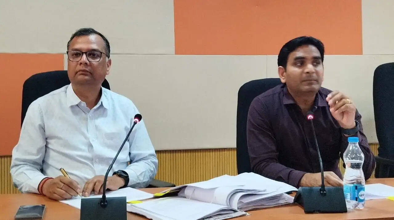 लंबित एफसीए मामलों का शीघ्र हो निपटारा : उपायुक्त