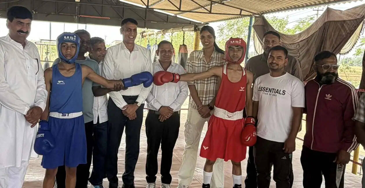 हिसार में लड़के व लड़कियों की जूनियर जिला बॉक्सिंग चैम्पियनशिप का आयाेजन