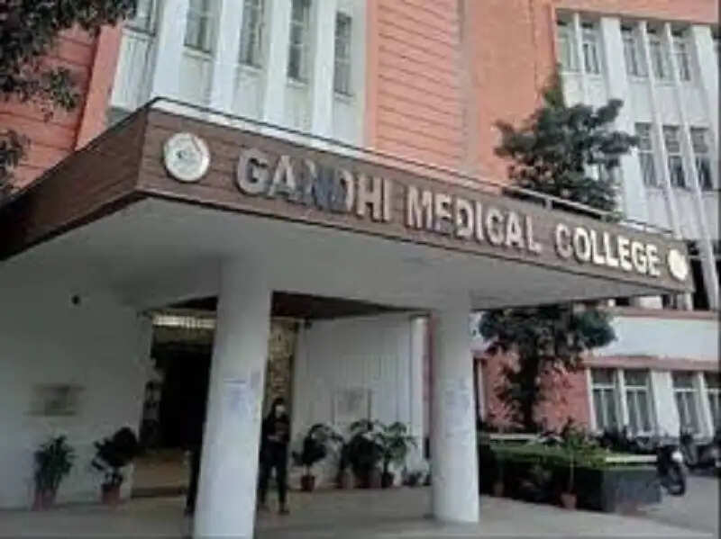 गांधी मेडिकल कॉलेज के नर्सिंग कॉलेज में अव्यवस्थाओं का आरोप, एनएसयूआई ने उठाए सवाल