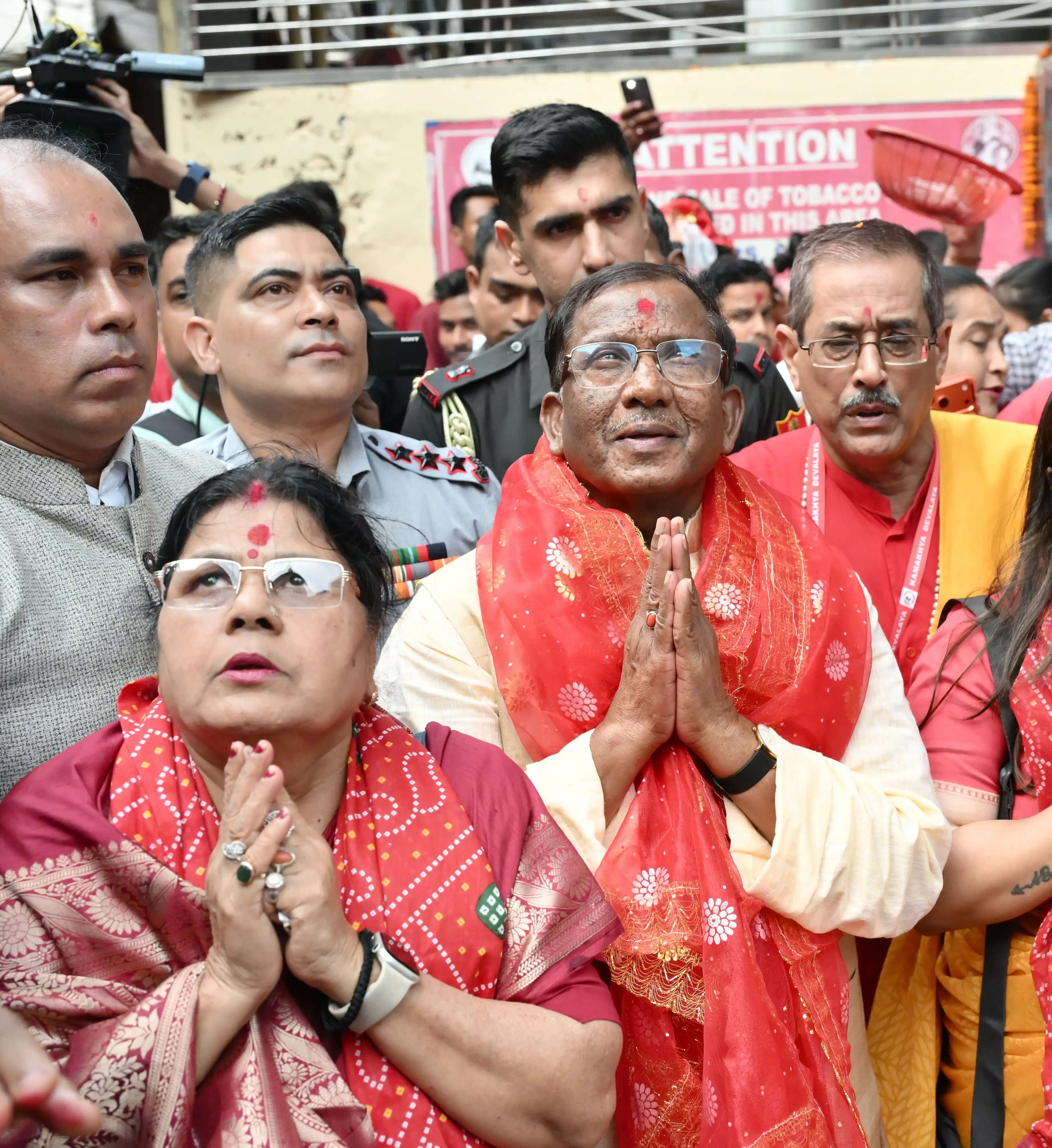 अंबुबासी के बाद राज्यपाल ने किया कामाख्या मंदिर में दर्शन-पूजन