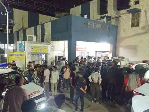 बालोतरा में डंपर से टकराई स्कॉर्पियो, पांच युवकों की मौत, तीन घायल