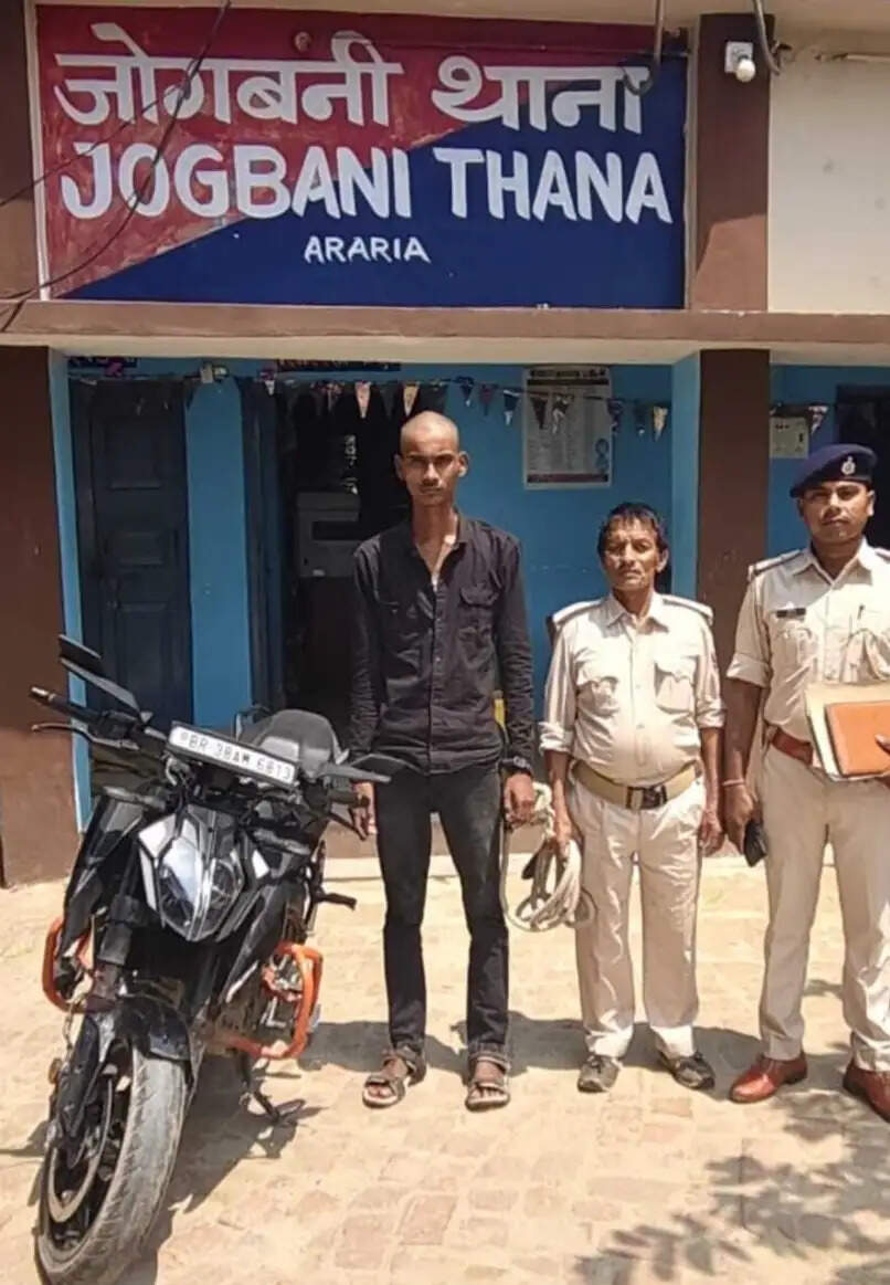 चोरी की केटीएम बाइक के साथ चोर को किया गिरफ्तार