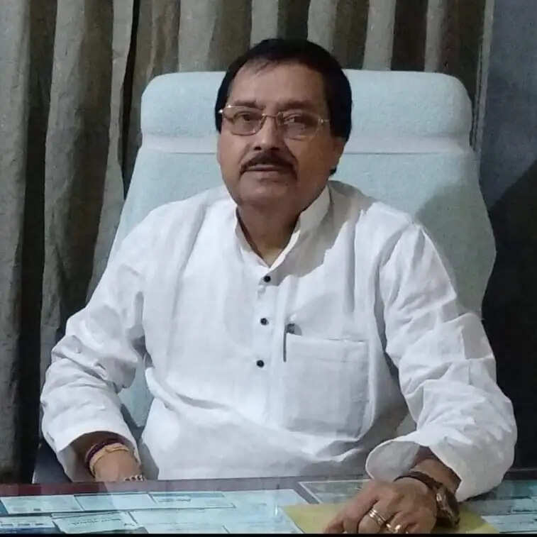 वरिष्ठ तृणमूल नेता आलोक चक्रवर्ती ने मेयर पद से दिया इस्तीफा