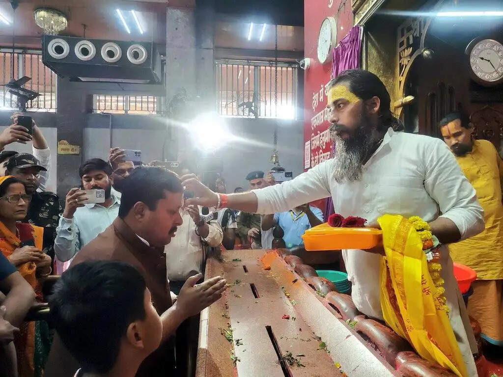 पूजा-अर्चना के बाद राज्यसभा के लिए नामांकन करने पहुंचे नितिन नबीन, बांकीपुर की जनता का जताया आभार