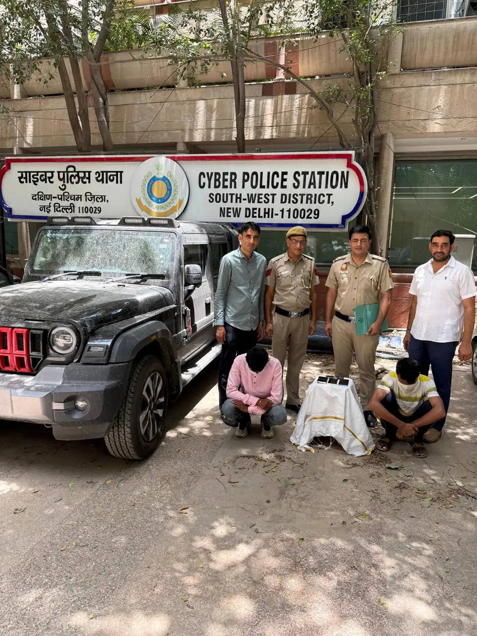 जामताड़ा के साइबर ठगों पर दिल्ली पुलिस की कार्रवाई : 10 गिरफ्तार, थार रॉक्स, 14 मोबाइल और लैपटॉप बरामद