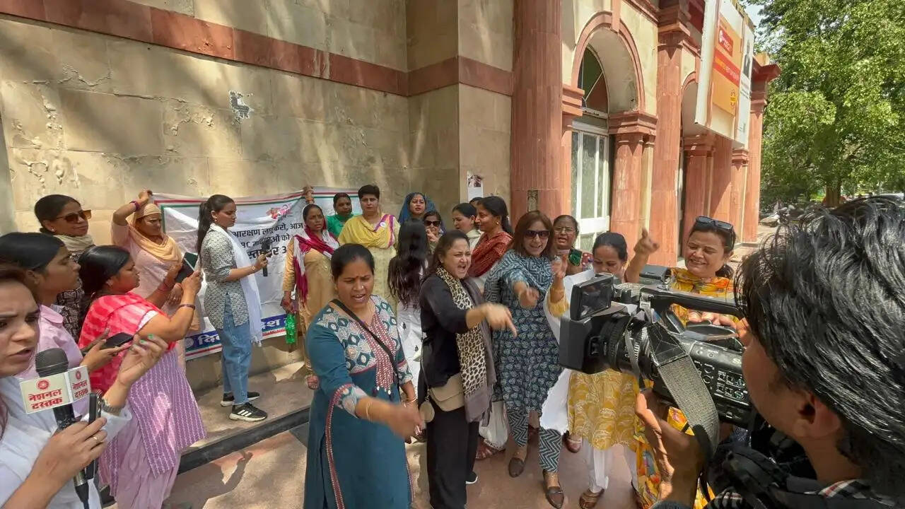 महिला कांग्रेस का पोस्टकार्ड अभियान, महिलाओं के लिए 33 प्रतिशत आरक्षण तत्काल लागू करने की मांग