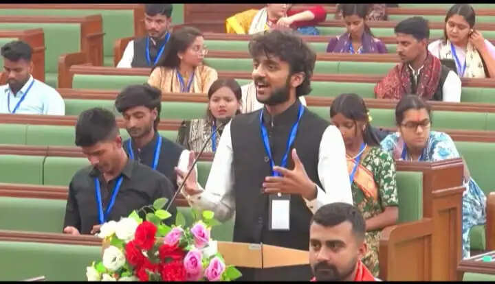 एल एन डी कॉलेज के छात्र हिमांशु ने बढ़ाया पूरे चंपारण का मान