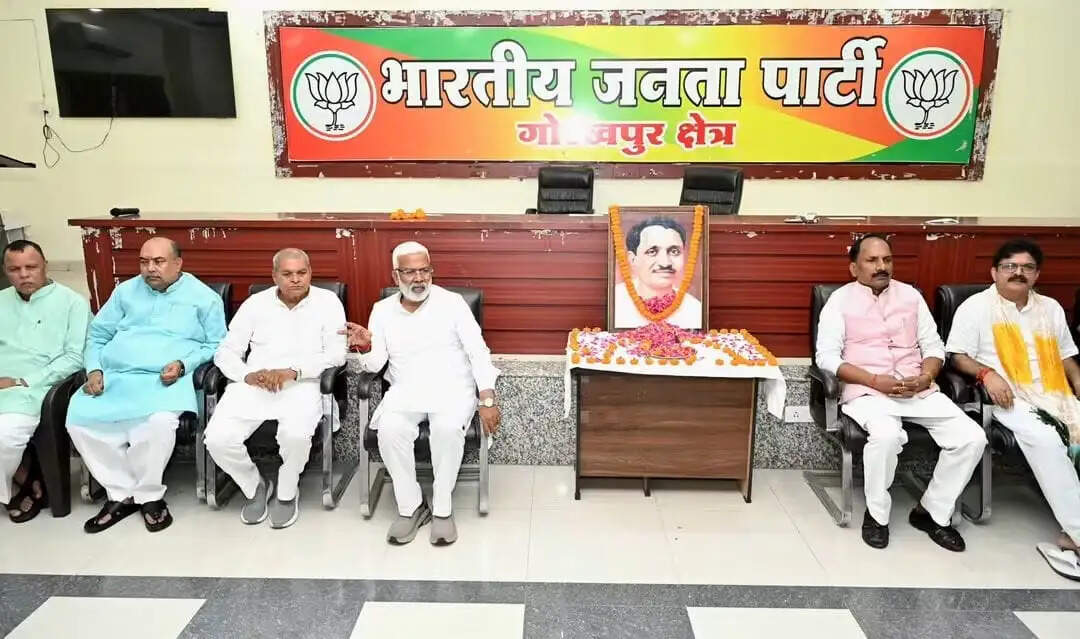 विश्व के सबसे बड़े राजनीतिक संगठन भाजपा की वैचारिक नींव में है पंडित दीनदयाल उपाध्याय का चिंतन : स्वतंत्र देव सिंह