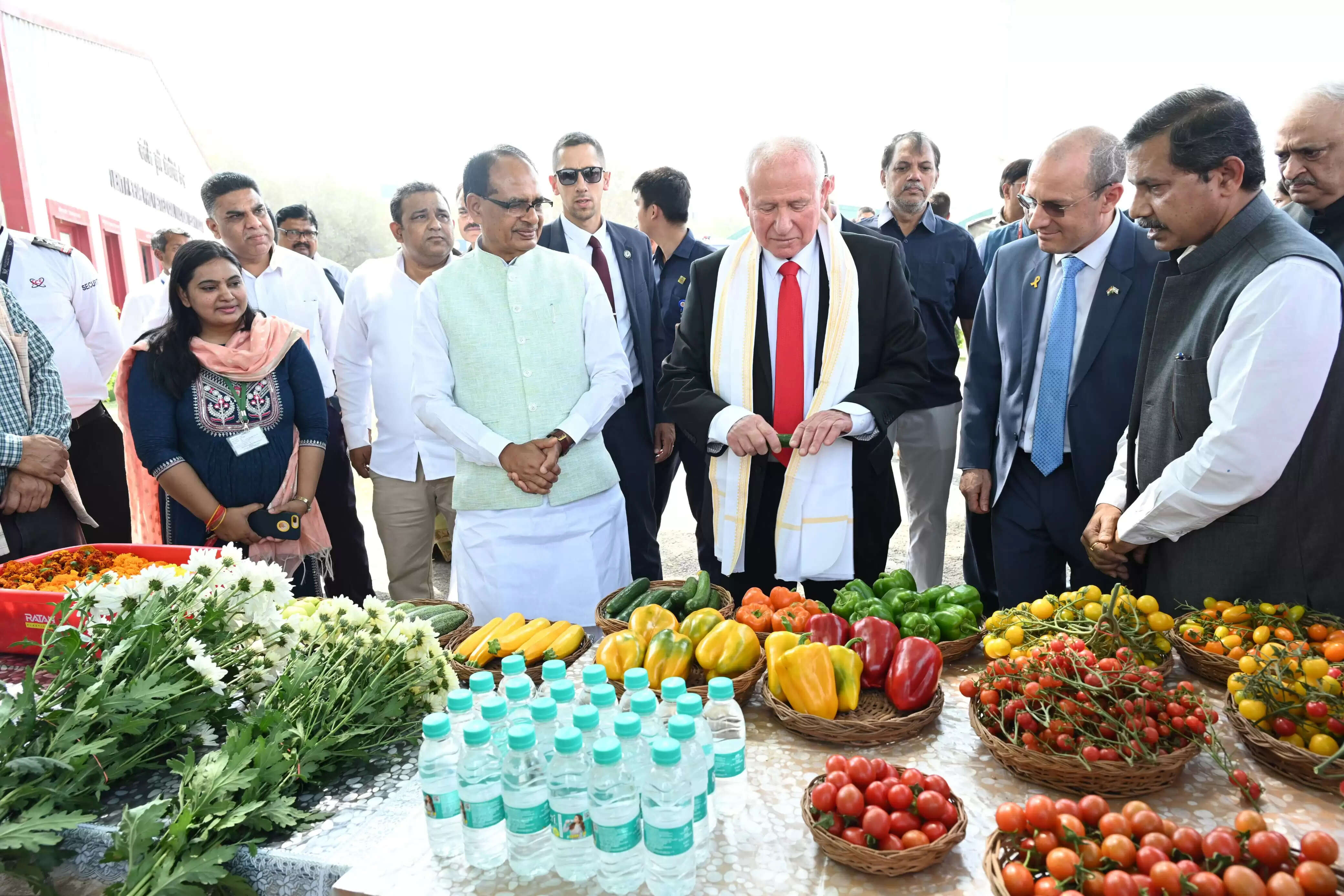 इजराइल के मंत्री अवि दिख्तर ने किया पूसा, आईएआरआई का दौरा