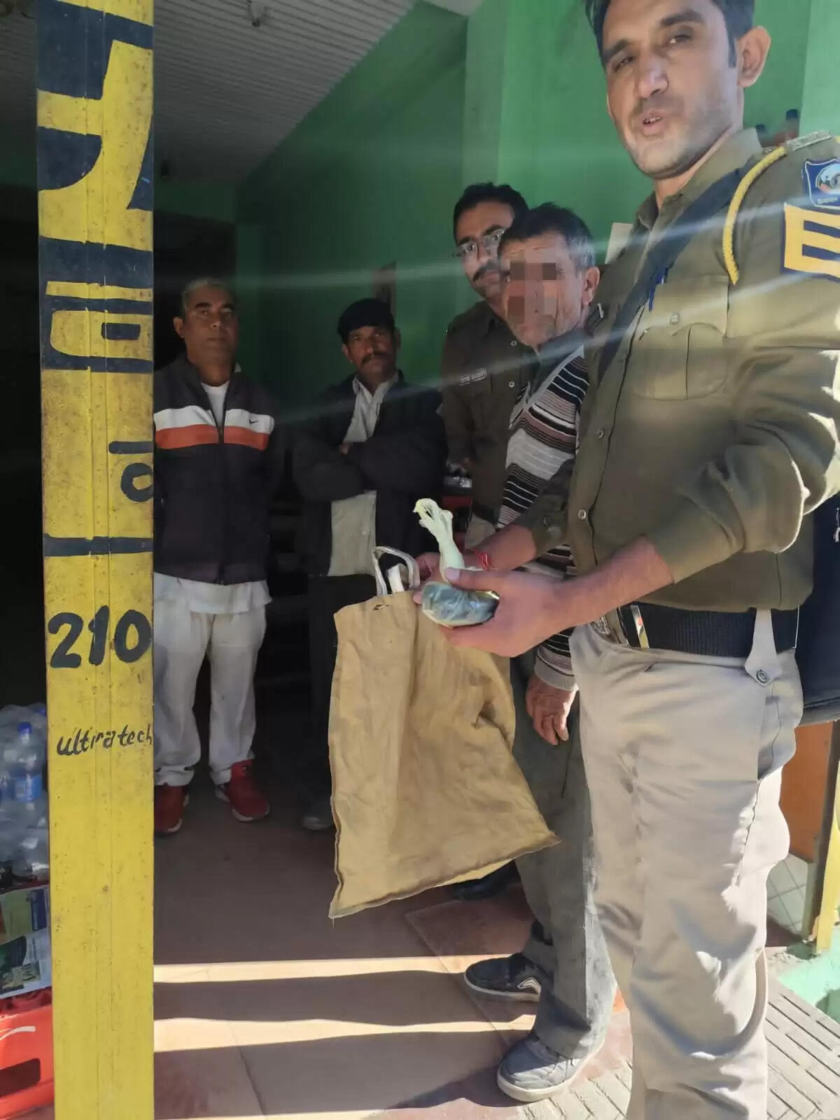 शिलाई में 137 ग्राम चरस सहित युवक गिरफ्तार