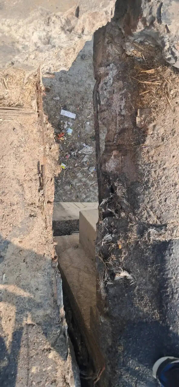 जर्जर ‘संजय सेतु’ बना खतरे की घंटी, पुल पर नौ इंच का गड्ढा हाेने से वाहनों की रफ्तार हुई धीमी