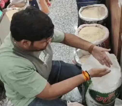 त्योहारी सीजन में महंगाई का तड़का, चीनी के भाव में उबाल, दाल और तेल के भी तेवर कड़े