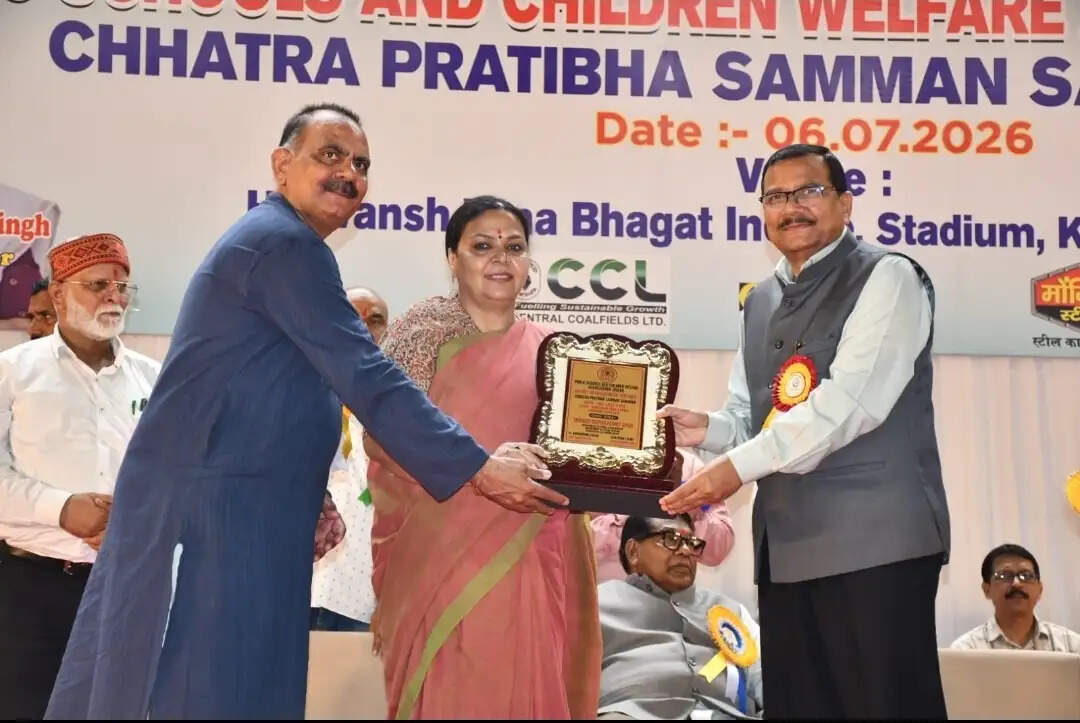 पासवा के छात्र प्रतिभा सम्मान समारोह में हजारों प्रतिभाशाली बच्चे सम्मानित