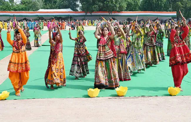 सोनीपत: स्वतंत्रता दिवस की फुल ड्रेस रिहर्सल में उपायुक्त नेहा सिंह ने फहराया तिरंगा