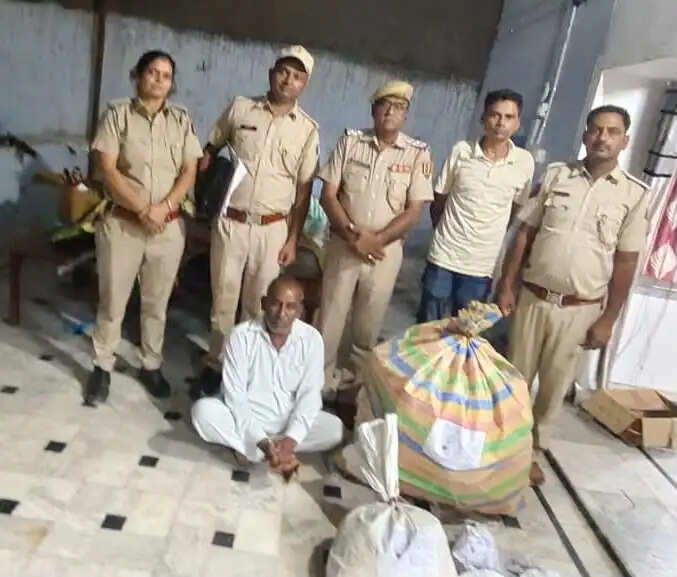 ऑटो मोबाइल्स दुकान की आड़ में नशीली गोलियों का व्यापार