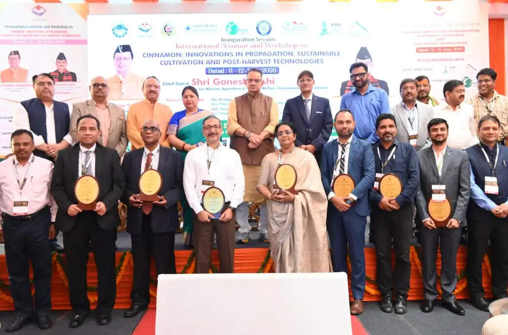 दालचीनी पर अंतरराष्ट्रीय सेमिनार का कृषि मंत्री गणेश जोशी ने किया शुभारंभ