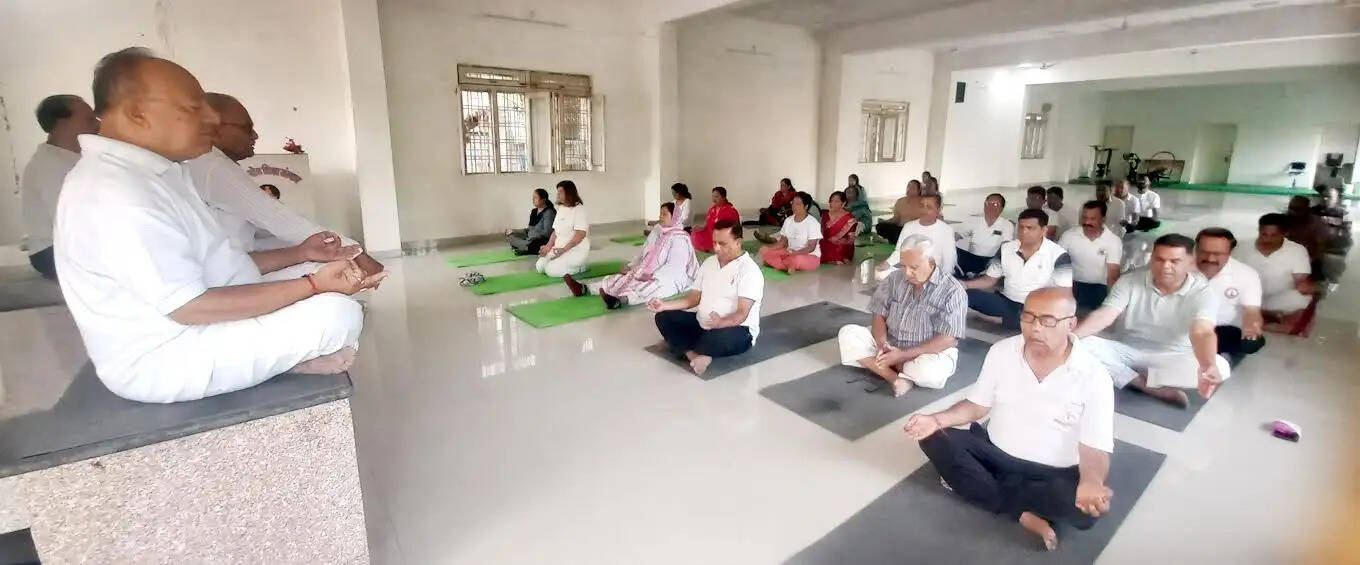 विश्व नवकार महामंत्र दिवस पर सामूहिक जाप, आध्यात्मिक ऊर्जा से गूंजा योग भवन