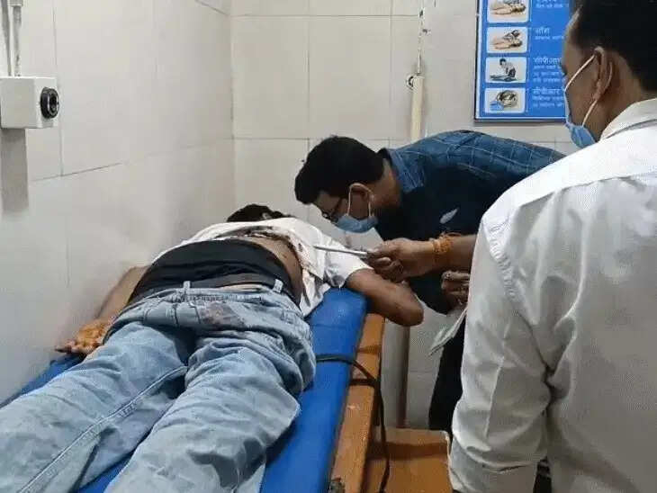 मप्र&nbsp;के&nbsp;मुरैना में दिनदहाड़े&nbsp;फायरिंग, कोचिंग जा रहे दो छात्रों&nbsp;पर बरसाई&nbsp;ताबड़तोड़ 6&nbsp;गोलियां,&nbsp;हालत गंभीर
