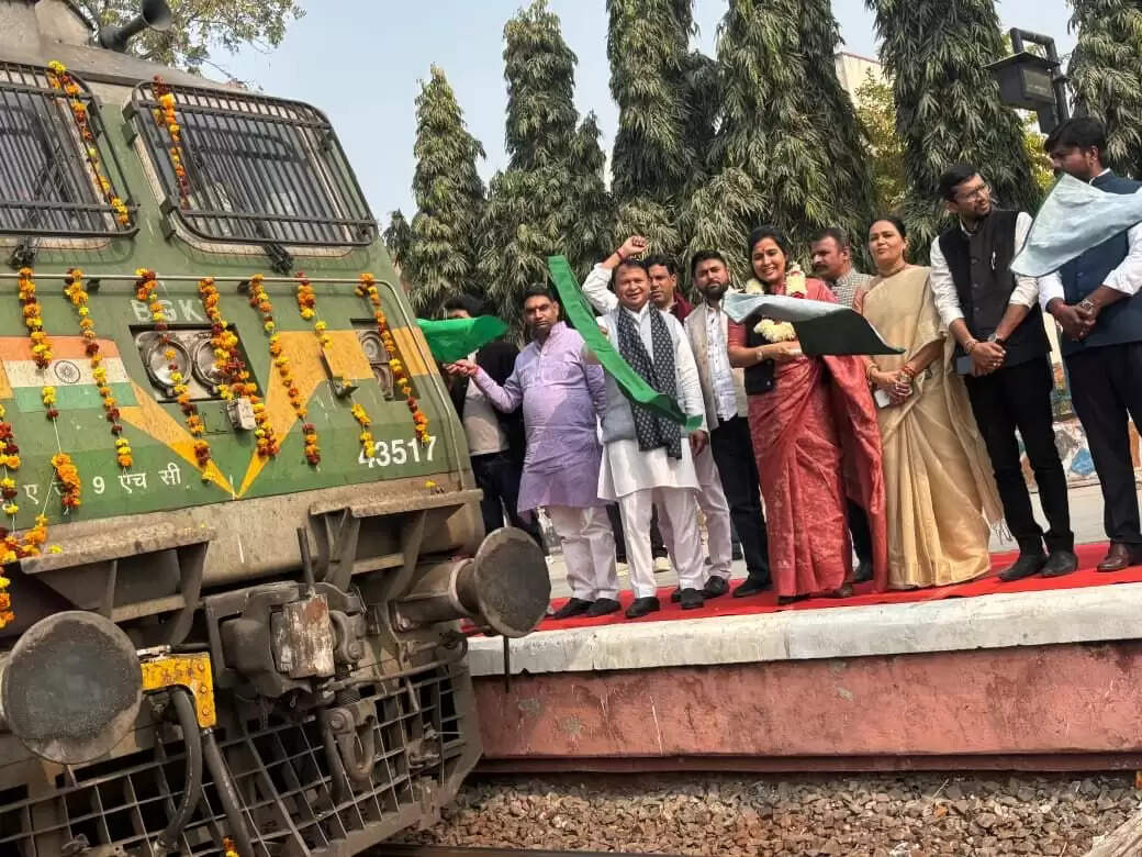 1002 वरिष्ठजनों को लेकर विशेष ट्रेन जगन्नाथ पुरी के लिए रवाना