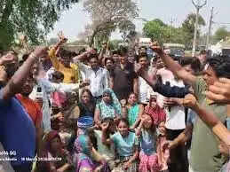 मप्र&nbsp;के&nbsp;नर्मदापुरम में बिजली कटौती पर भड़का गुस्सा, ग्रामीणों ने हाईवे जाम किया, ढाई घंटे ठप रहा यातायात