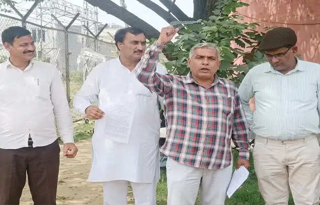 सोनीपत:  हरियाणा बिजली कर्मचारियों ने किया तीन घंटे सांकेतिक कार्य का बहिष्कार