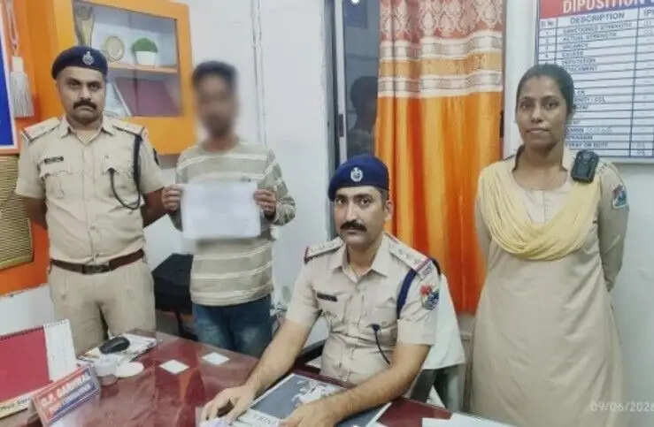 टिकट दलाली के आरोप में एक गिरफ्तार, तत्काल टिकट व नकदी बरामद