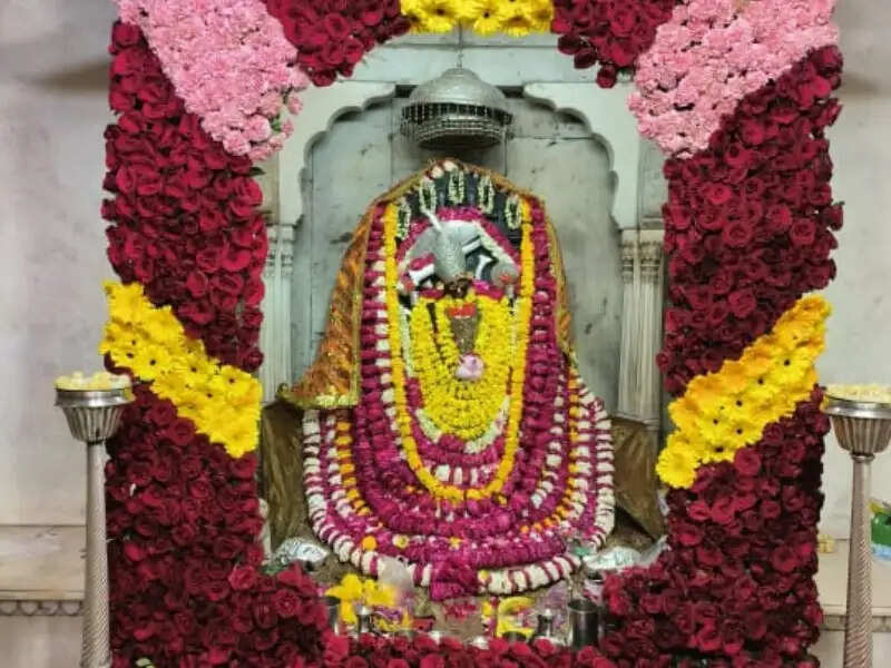 मंदिरों एवं घरों में विधि-विधान से होगी घट स्थापना