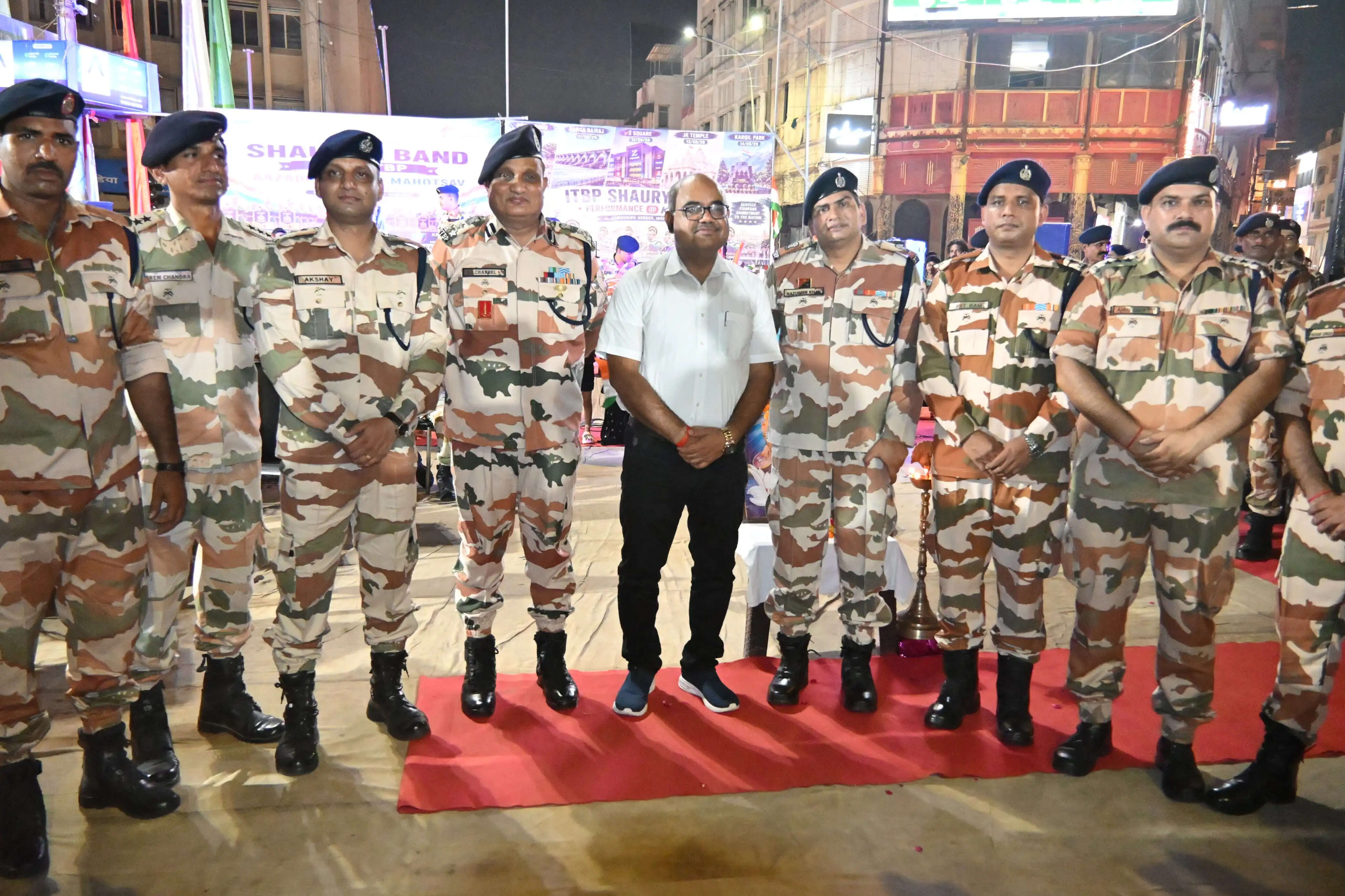 देशभक्ति के रंग में रंगा फूलबाग, आईटीबीपी बैंड की धुनों से गूंजा आसमां