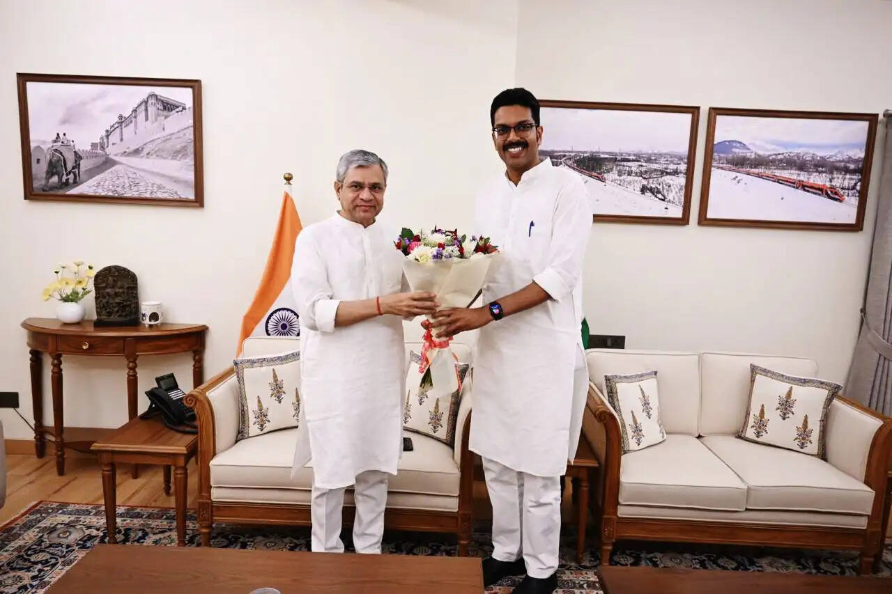 अनूपगढ़–खाजूवाला–जैसलमेर रेल मार्ग को लेकर श्रीकोलायत विधायक की&nbsp;रेल मंत्री से सार्थक चर्चा