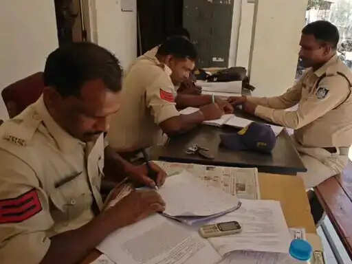 शहडोल: शिक्षक से 4.72 लाख की ठगी, नागपुर के चिकित्साएलय का नंबर खोजने पर व्हाट्सएप से भेजी एपीके फाइल