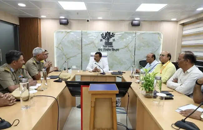 विक्रमशिला सेतु से शीघ्र यातायात बहाली को लेकर सचिव ने बीआरओ और आईआईटी की टीम के साथ की समीक्षा
