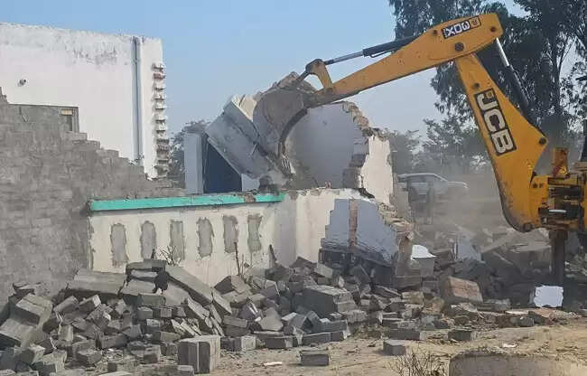 सोनीपत के गोहाना में प्रशासन ने गिराई अवैध कॉलोनियां